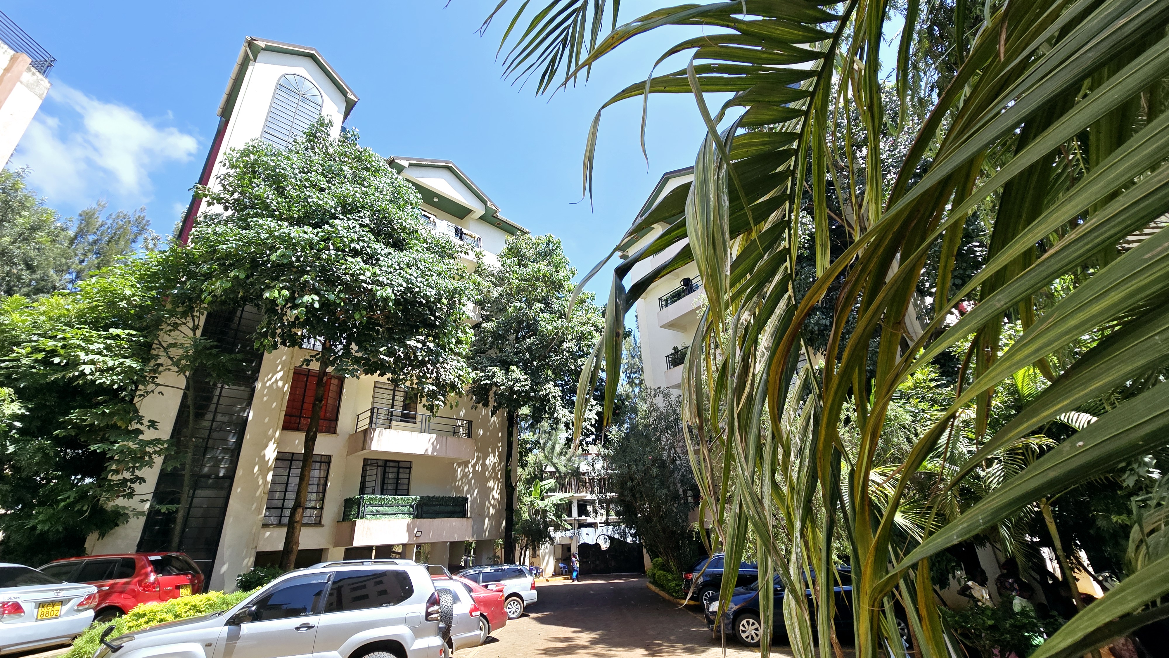 house-on-sale-Finch-Mansion_Address-Runda__Nairobi__Kenya_price-7500000_Beds-4_Baths-1020_18