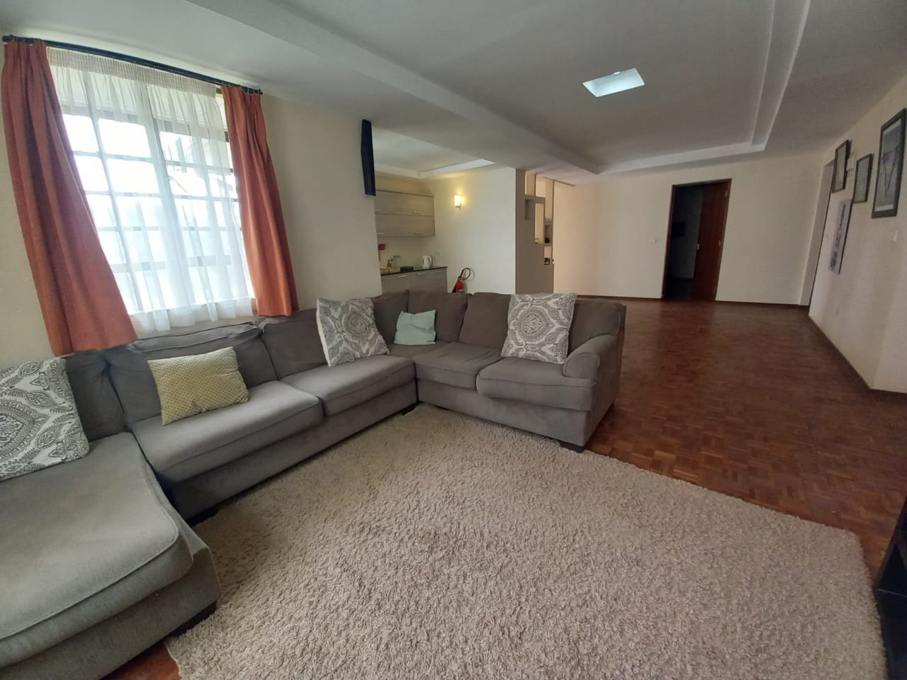 renting--Townhouse_Address-Upper_Hill__Nairobi__Kenya_price-250000_Beds-4_Baths-4-42-1