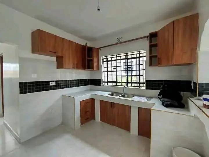 renting--Bungalow_Address-Kasarani__Nairobi__Kenya_price-16000_Beds-21_Baths-1-27