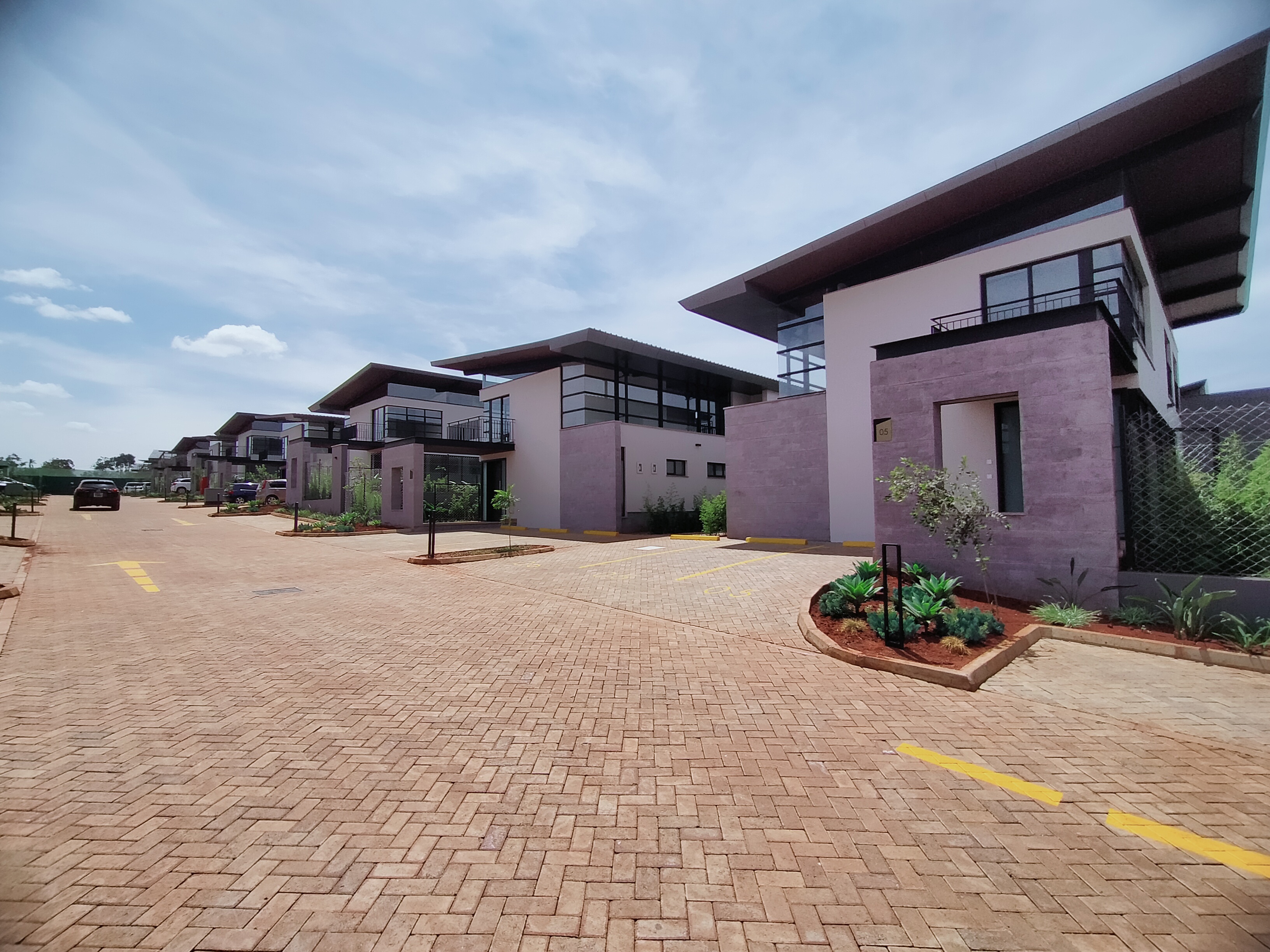 renting-Runda_-apartment_Address-Runda__Nairobi__Kenya_price-270000_Beds-4_Baths-4-18