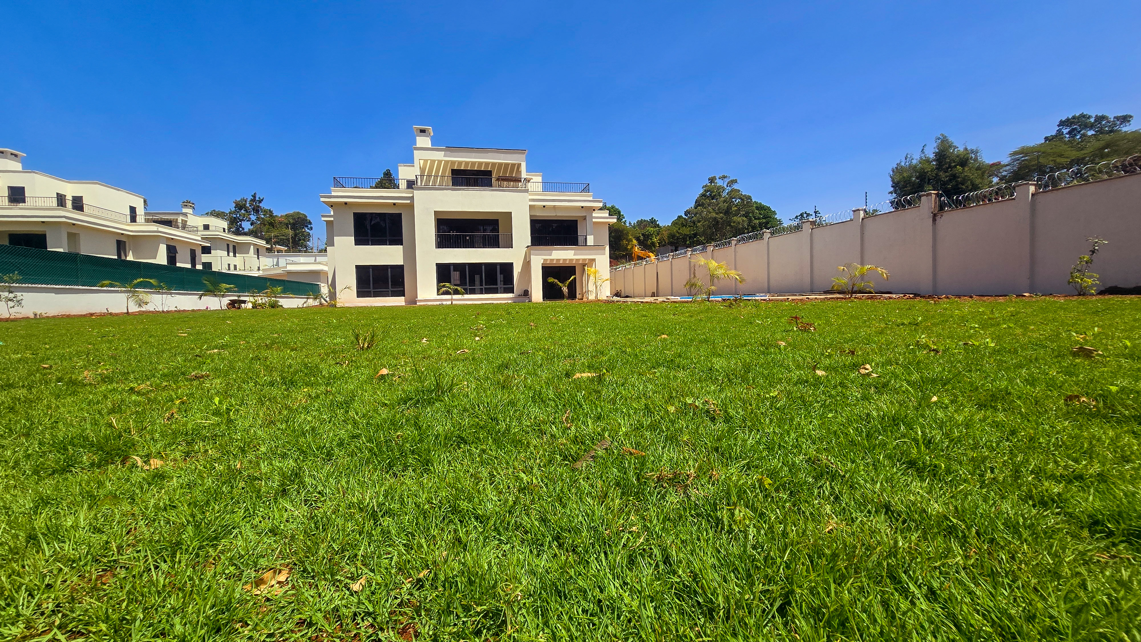 renting-Kitusuru_villas-apartment_Address-Kitisuru__Nairobi__Kenya_price-480000_Beds-6_Baths-8-20-1